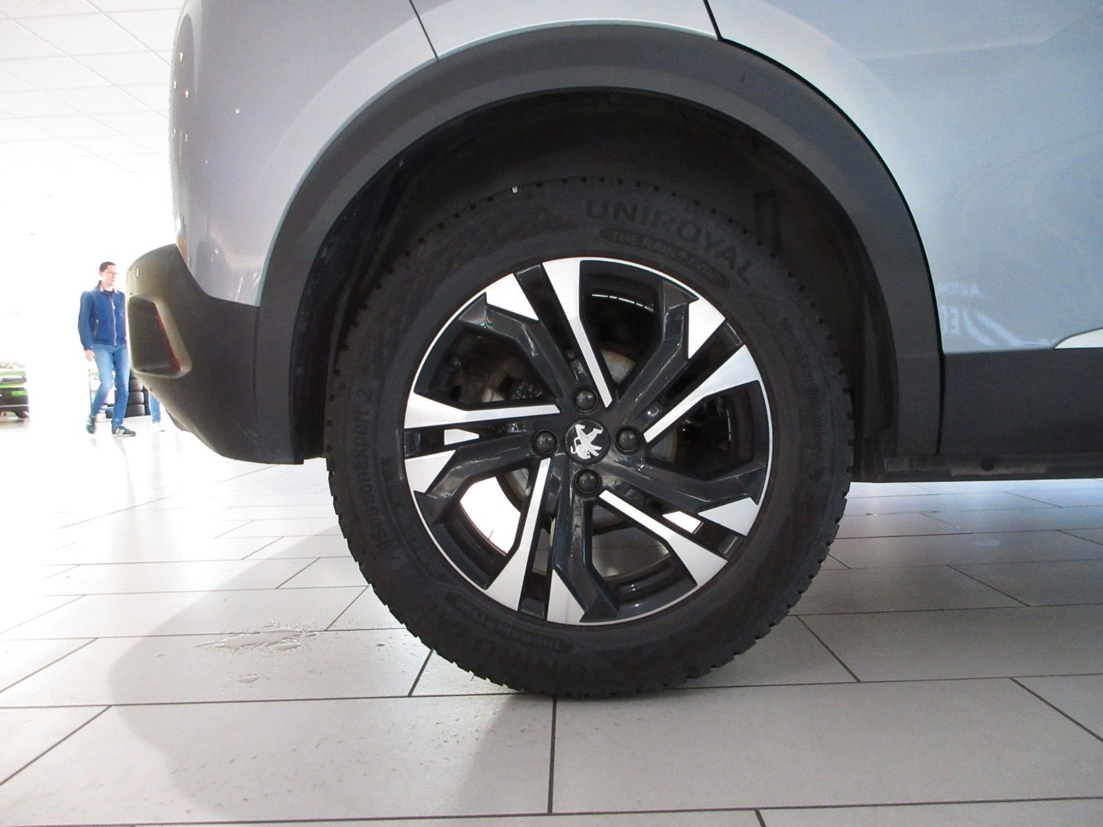 Fahrzeugabbildung Peugeot 2008 Allure 1.2T LED/NAVI/PDC/R´CAM/ALU