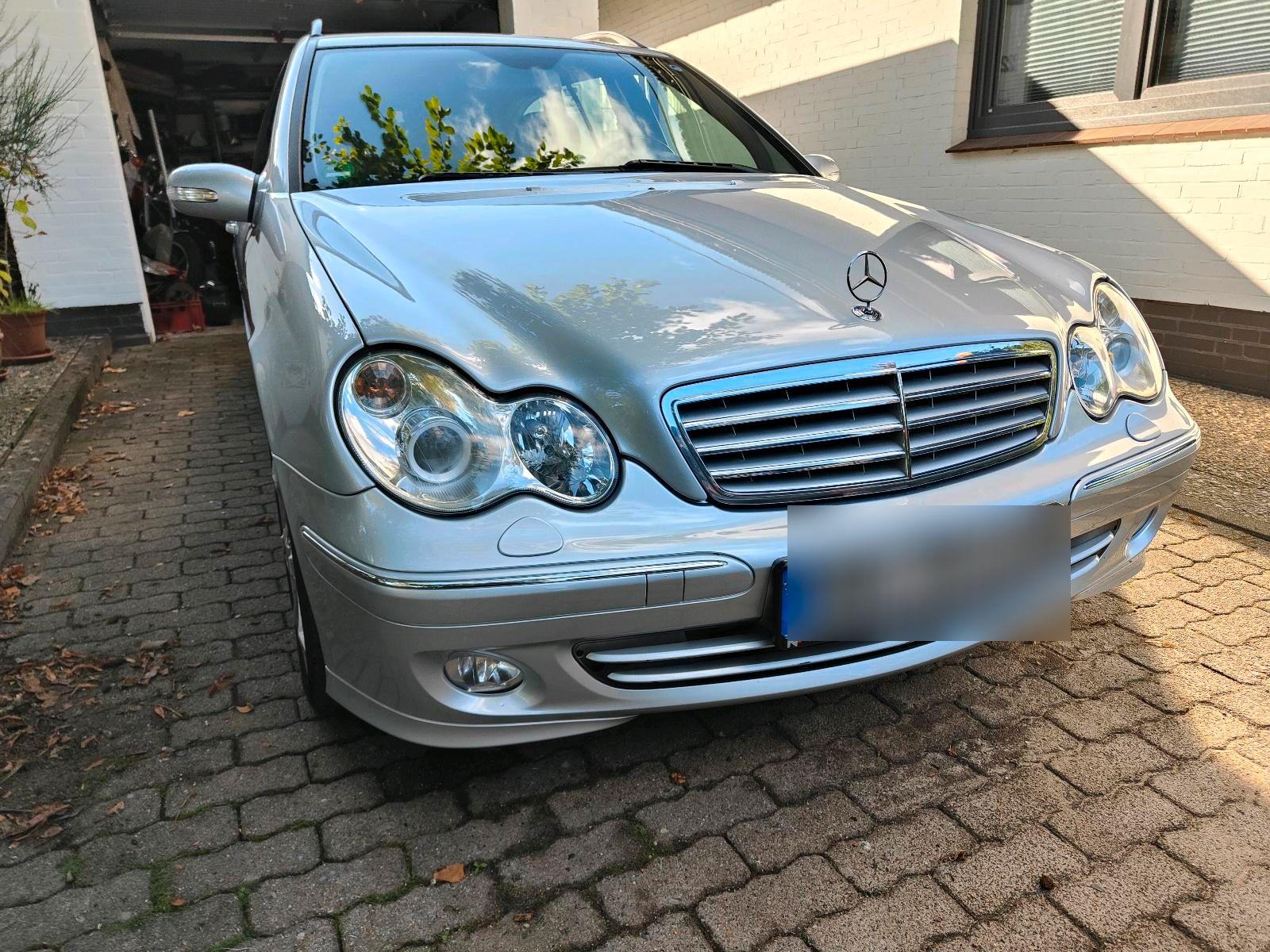 Mercedes-Benz C320 2005 — rear view