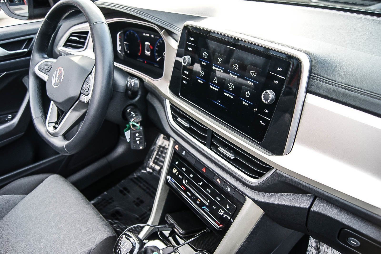 Fahrzeugabbildung Volkswagen T-Roc Cabriolet Move IQ-LIGHT KAMERA E-VERDECK