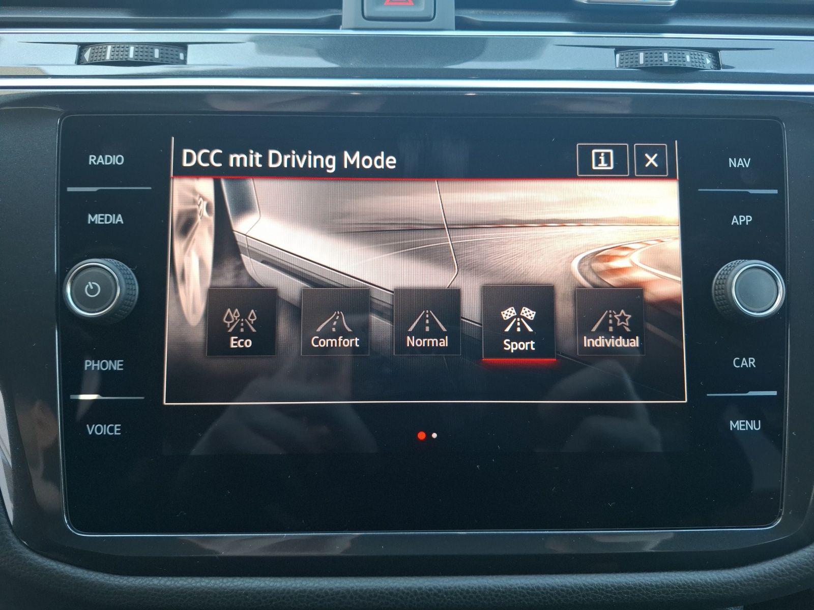 Fahrzeugabbildung Volkswagen Tiguan Allspace TDI R-Line DSG 4M Matrix AHK Nav