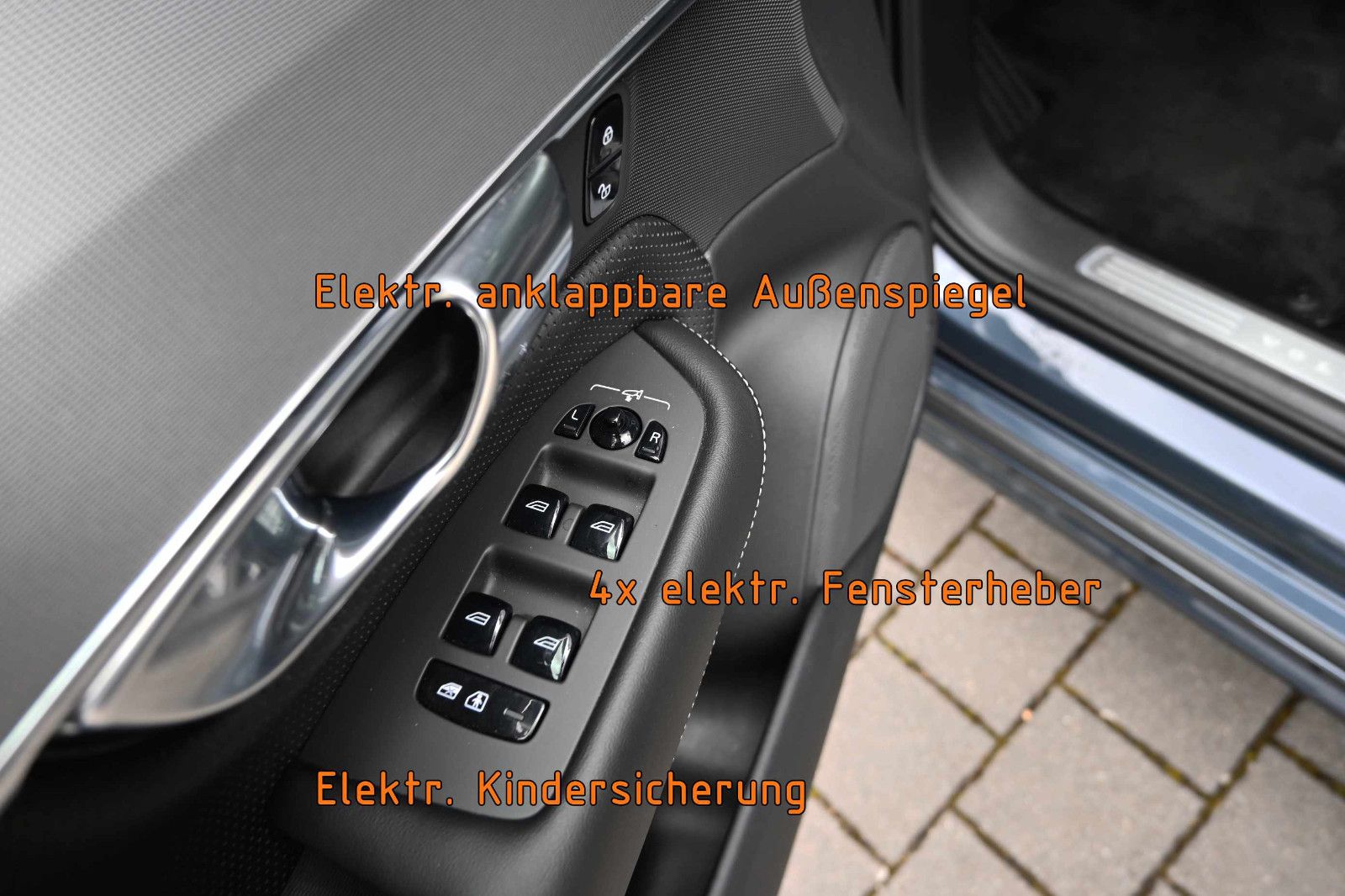 Fahrzeugabbildung Volvo XC90 B5 D AWD R-Design °AHK°STANDHEIZ°PANO°22"°