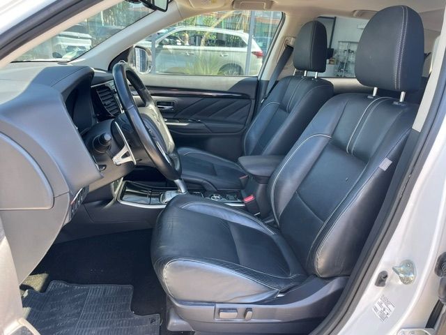 Fahrzeugabbildung Mitsubishi Outlander PHEV Top 4WD 360° AHK Leder DAB Schieb