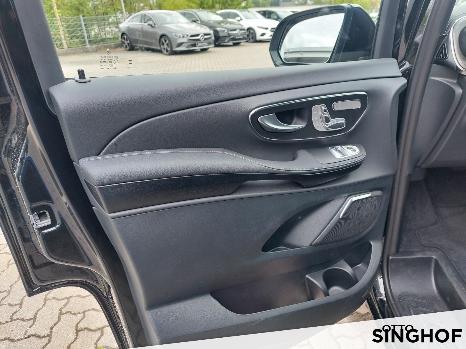 Fahrzeugabbildung Mercedes-Benz V 300 d AVANTGARDE Lang +AHK+360°+Distr+dyn.LED+