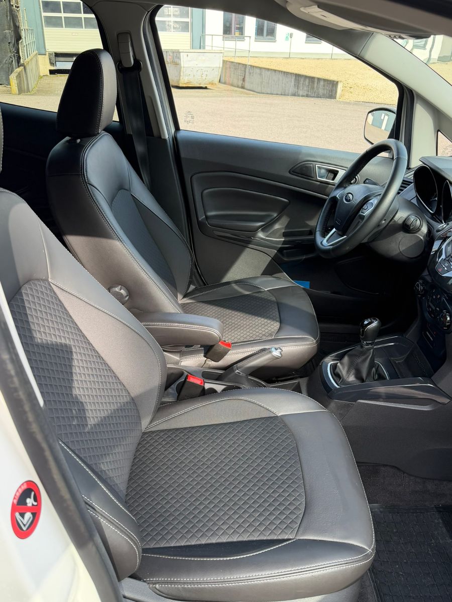 Fahrzeugabbildung Ford EcoSport Titanium 8fach Bereift ALUFelgen