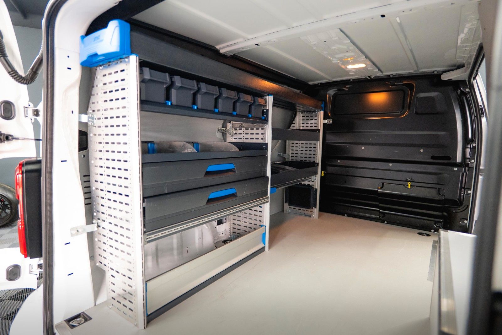 Fahrzeugabbildung Citroën Jumpy Kasten Club M Automatik *Regalsystem*360°*
