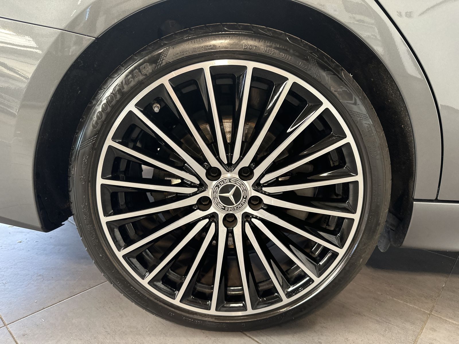 Fahrzeugabbildung Mercedes-Benz C 220d T AMG -Line NAV+LED+ACC+AHK+KAMERA+19ZOLL