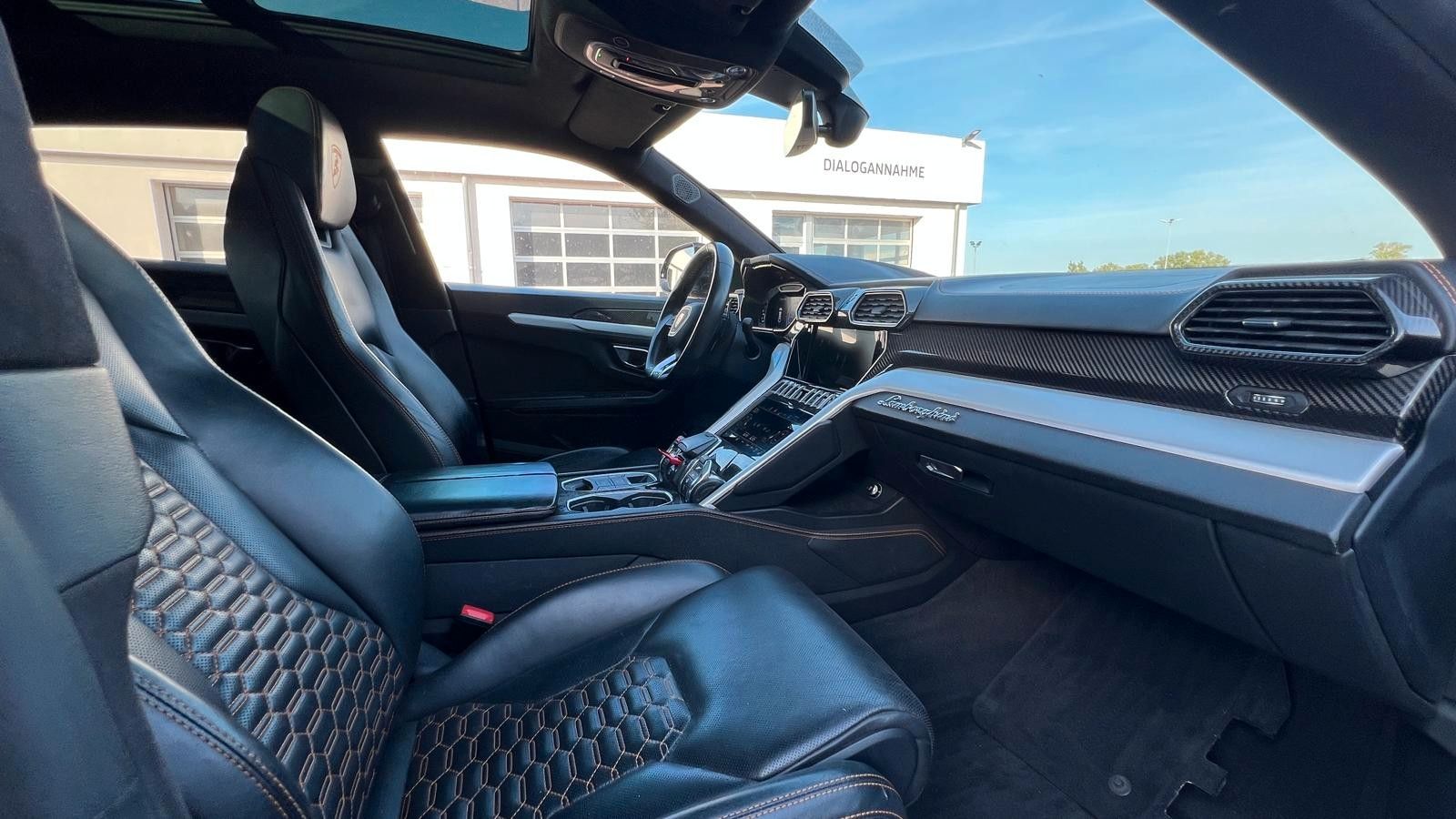Fahrzeugabbildung Lamborghini Urus LP650 *PANO*Carbon*HeUp*22**Mietkauf*