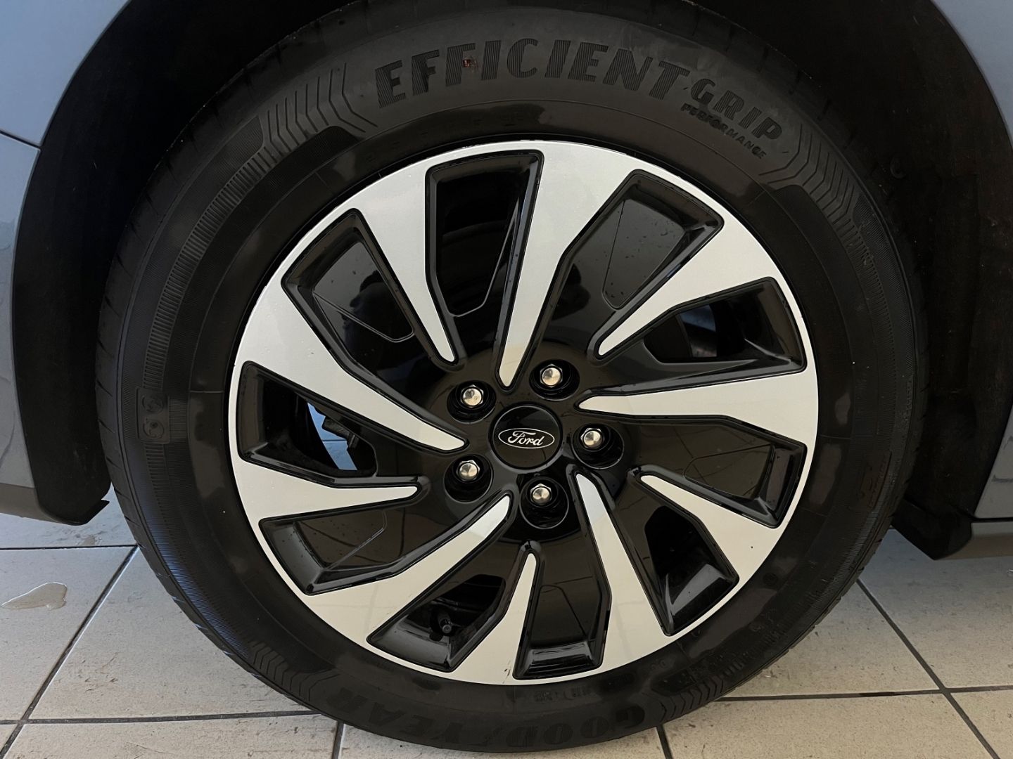Fahrzeugabbildung Ford Focus Turnier Titanium Fahrerassistenzpaket, B&O