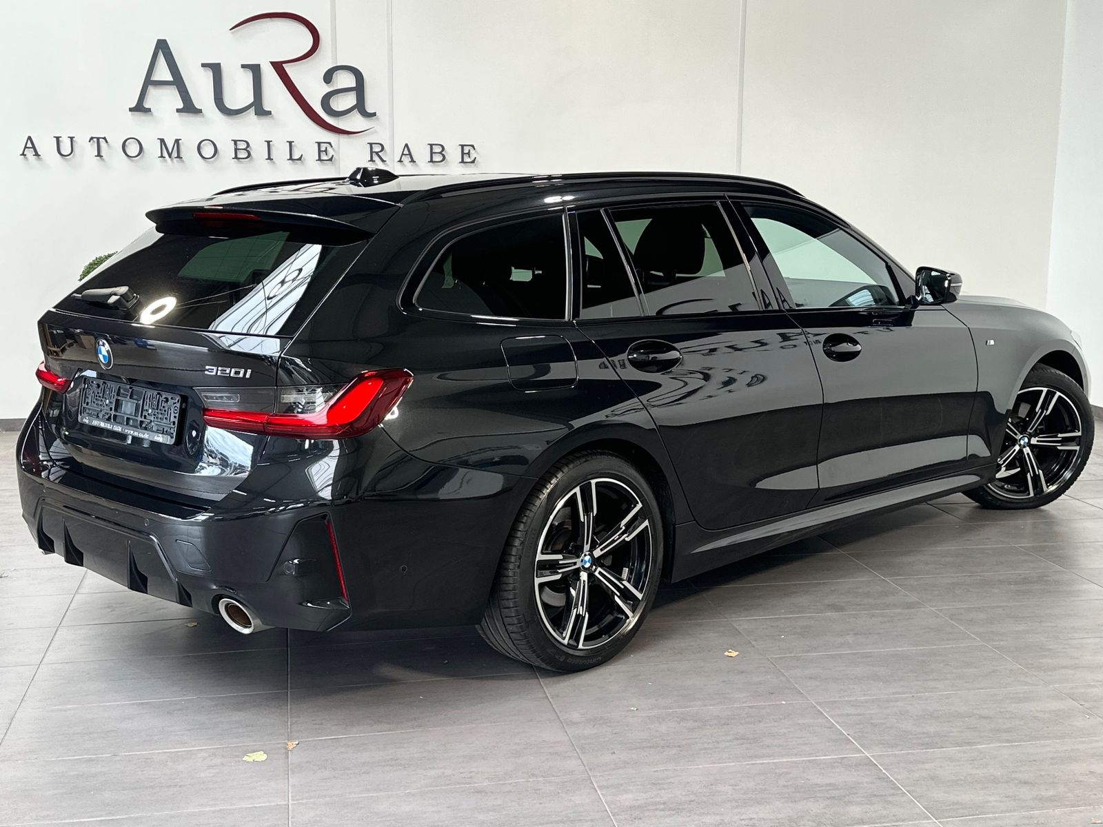 Fahrzeugabbildung BMW 320 i Touring M-Sport NAV+LED+PANO+SHZ+KAM+DAB