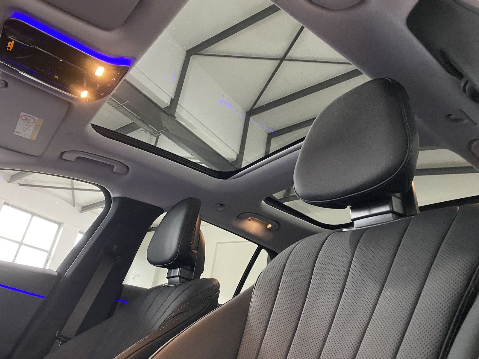 Fahrzeugabbildung Mercedes-Benz E 220 d T 4M Exclusiv/HYPER/PANO/Leder/Pano/DIS/