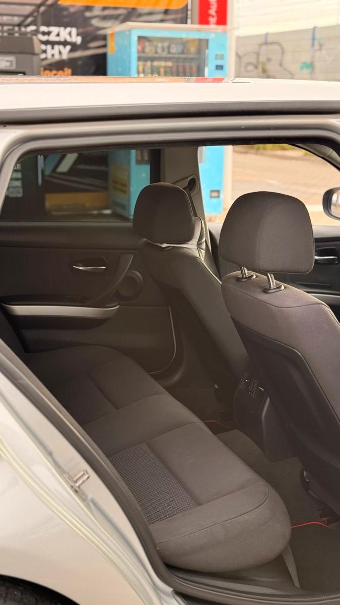 BMW 320 2009 — photo 13