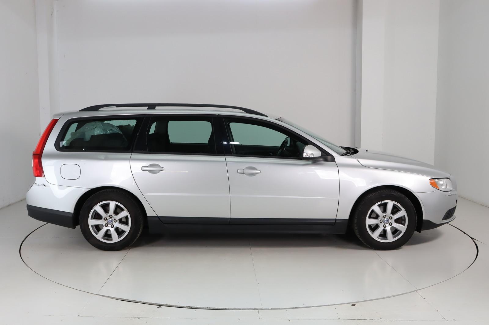 Volvo V70 2010 — photo 5
