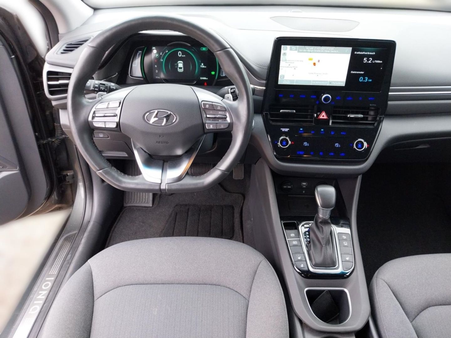 Fahrzeugabbildung Hyundai IONIQ 1.6 GDi Hybrid Facelift, Sitzheizung