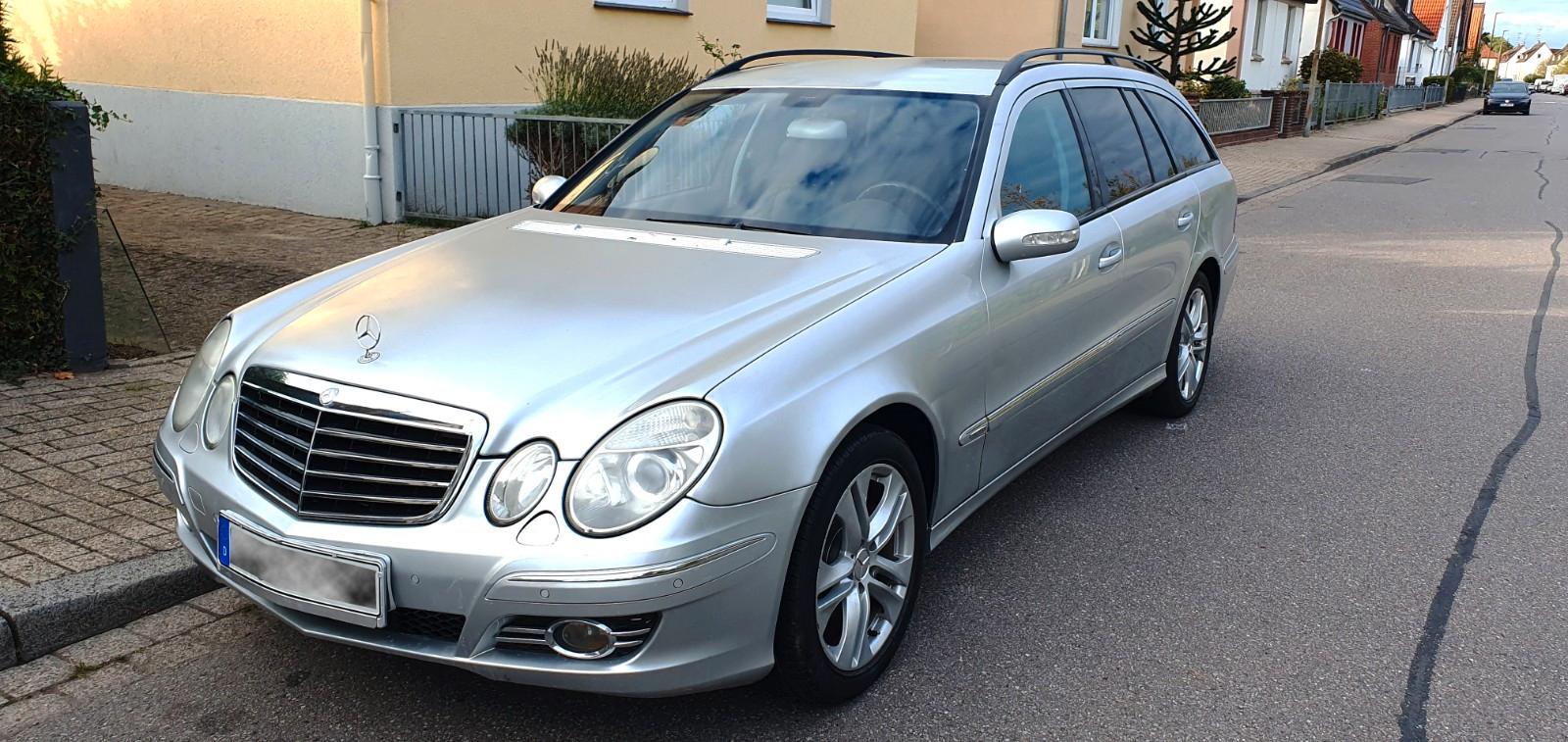 Mercedes-Benz E220 2005 — rear view