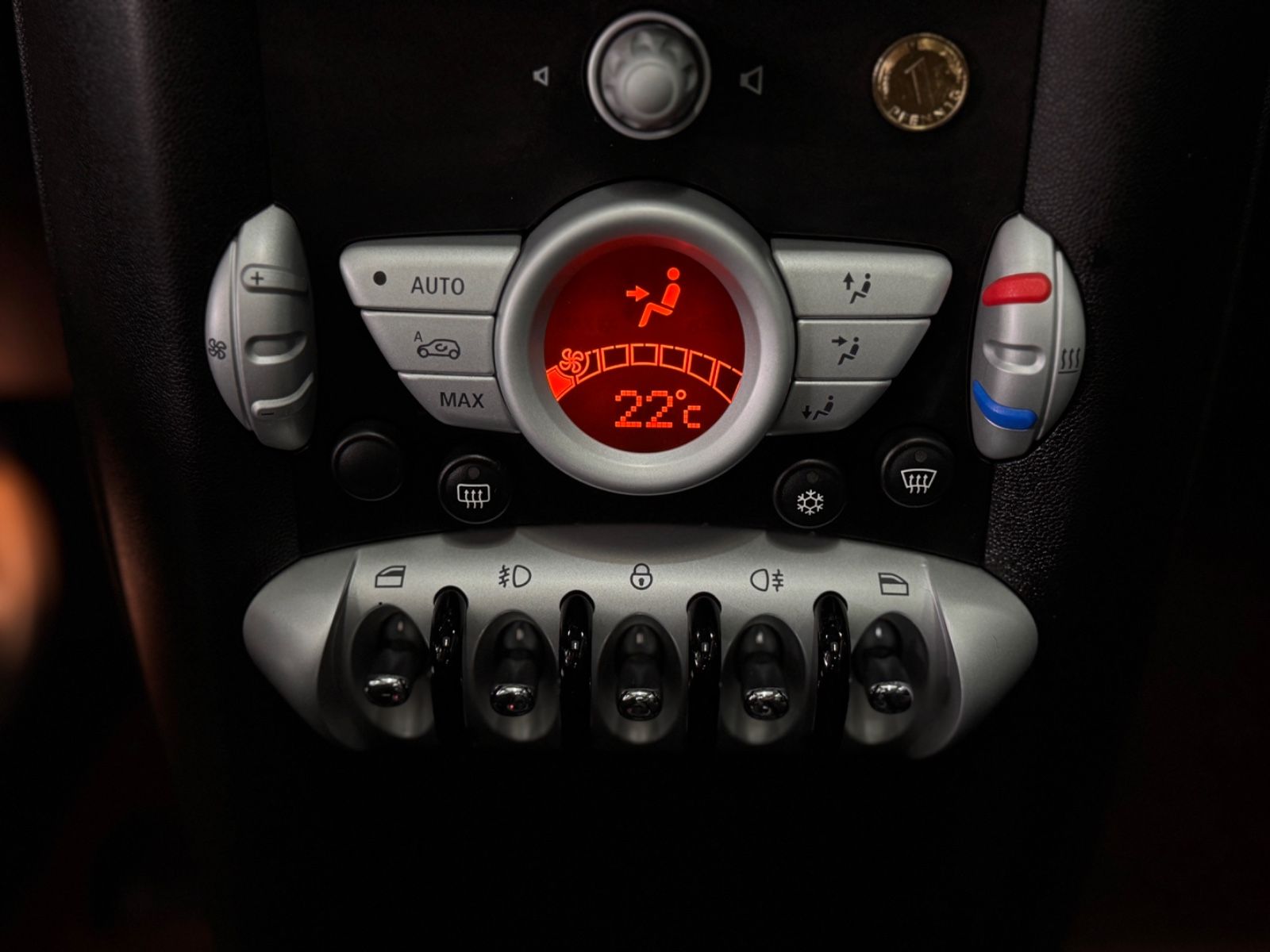 Fahrzeugabbildung MINI COOPER Mini Cooper|PANORAMA|XENON|AUTOMATIK|