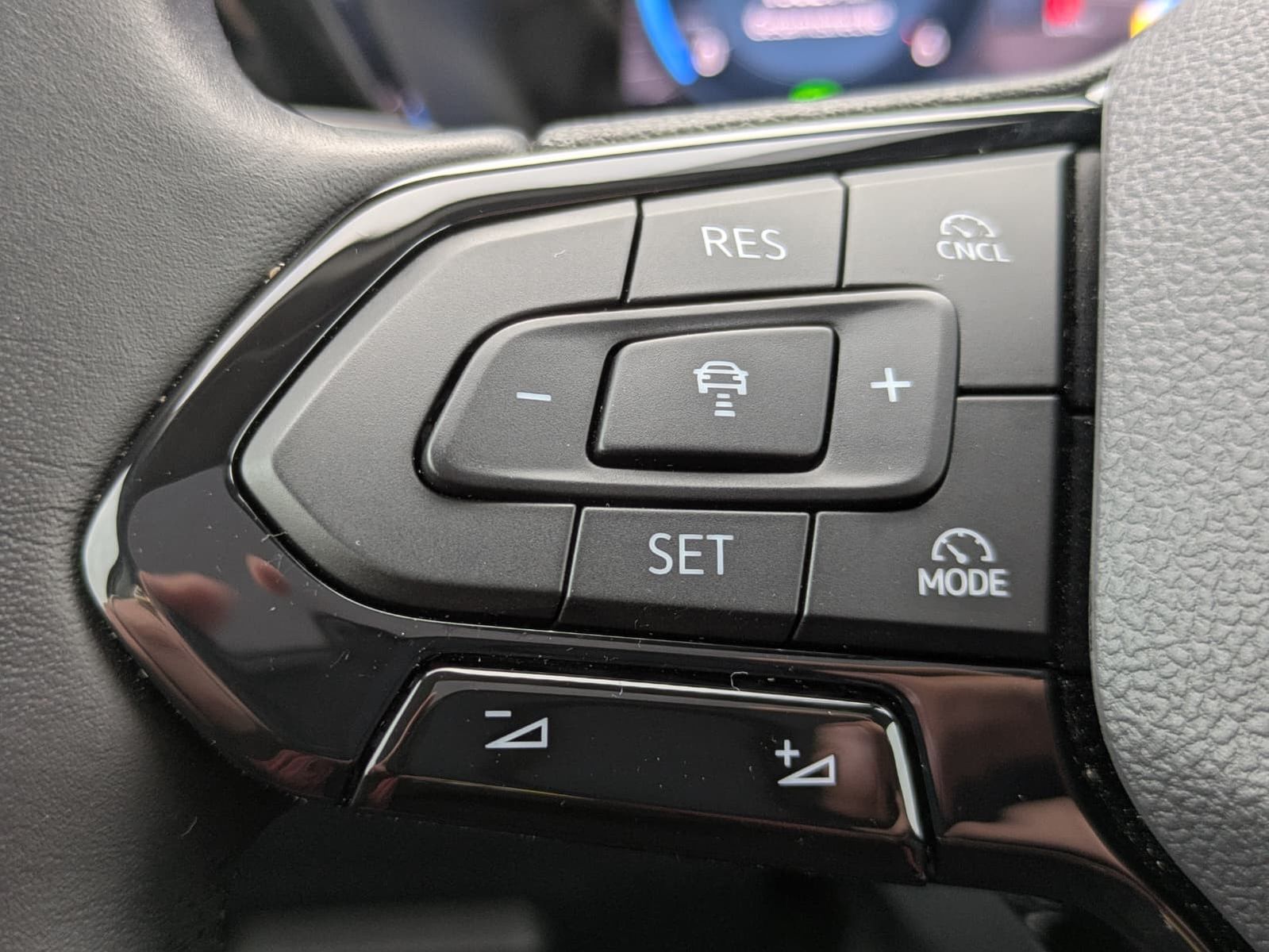 Fahrzeugabbildung Ford Grand Tourneo L2 Active LED*PANO*AHK*ACC*7-Si