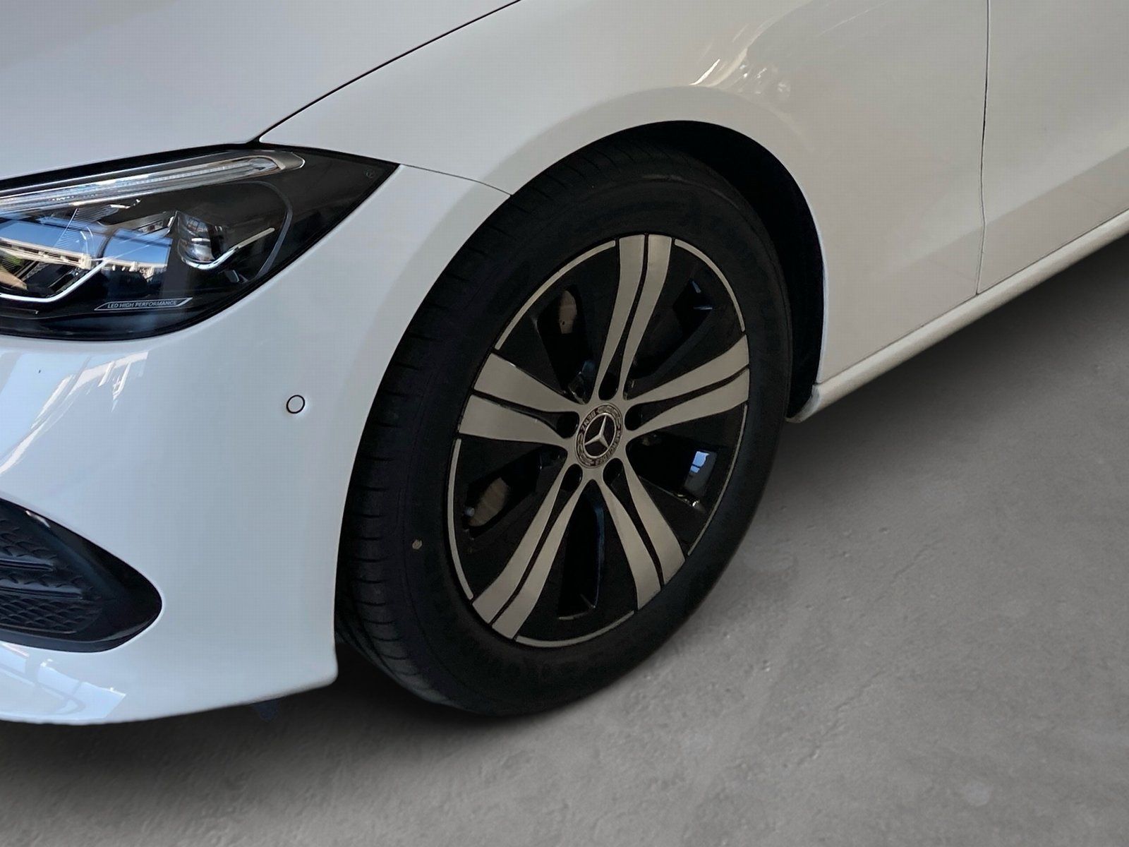 Fahrzeugabbildung Mercedes-Benz C 200 T Avantgarde*Distronic*HUD*Totwin*LED*Kam*