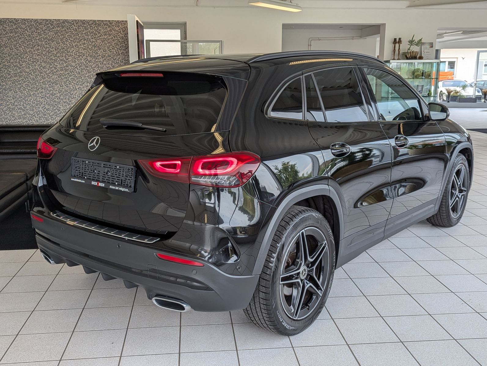 Fahrzeugabbildung Mercedes-Benz GLA 200 AMG LED Night Kamera Media-Display 18"