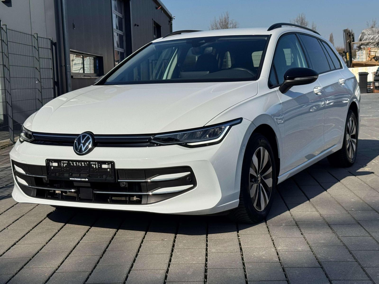 Volkswagen Golf VIII Var. 1.5 eTSI OPF DSG Goal SZH*BLIS*AC