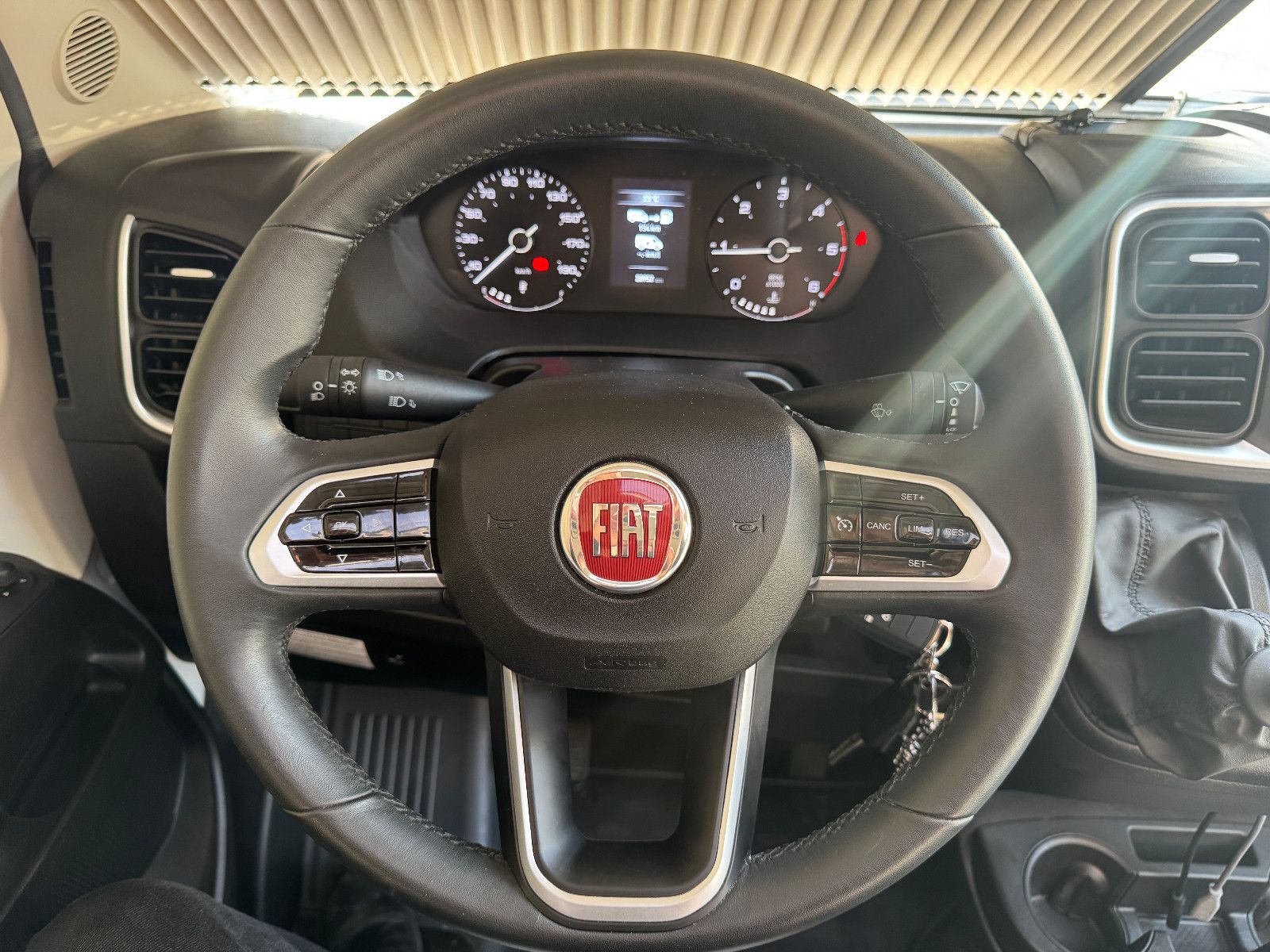 Fahrzeugabbildung Sunlight T 68 ADVENTURE EDITION FIAT LITIHIUM INVERTER 1H