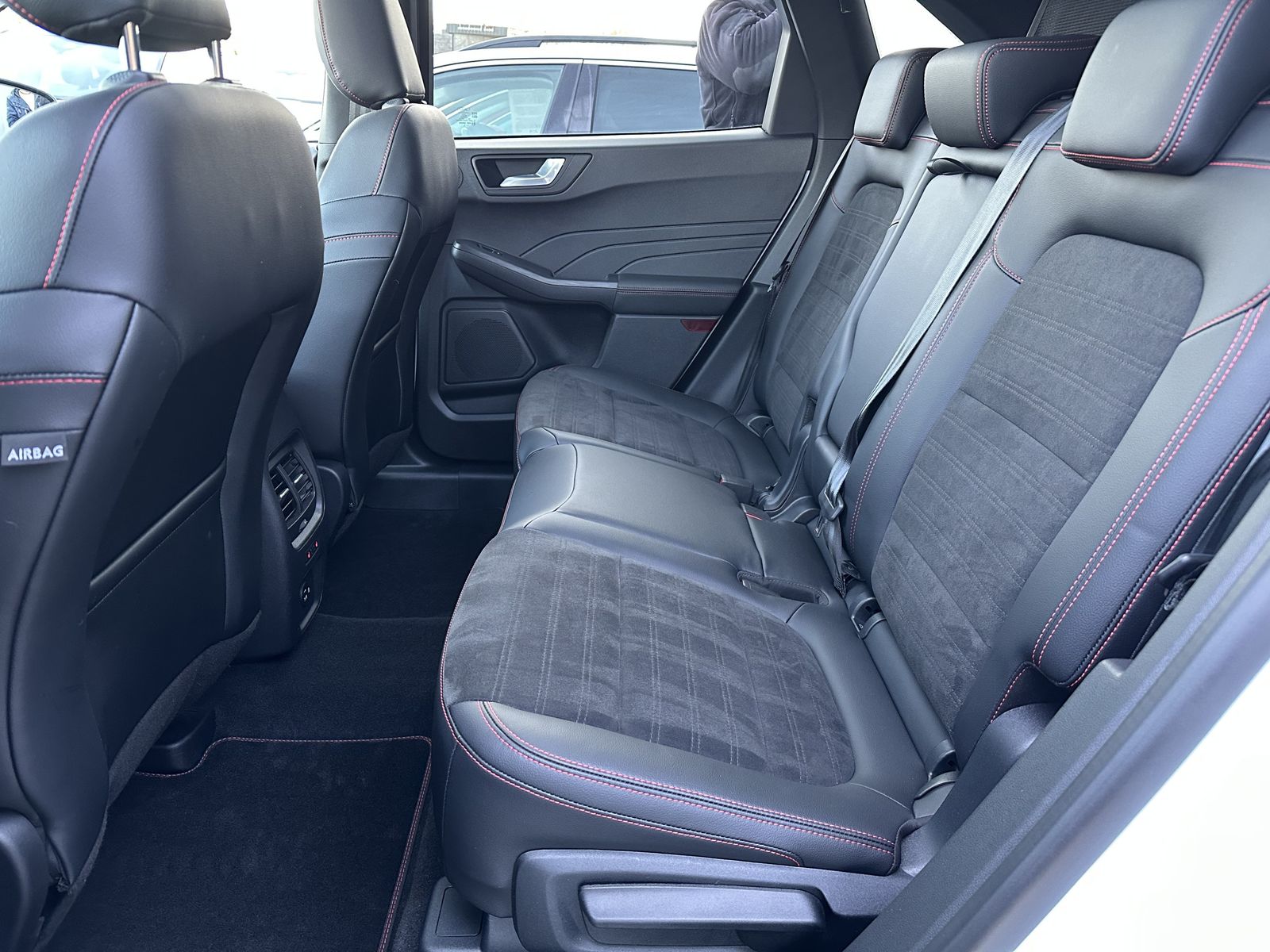 Fahrzeugabbildung Ford Kuga ST-Line X NAV+LED+PANO+AHK+20ZO+ACC+KAMERA