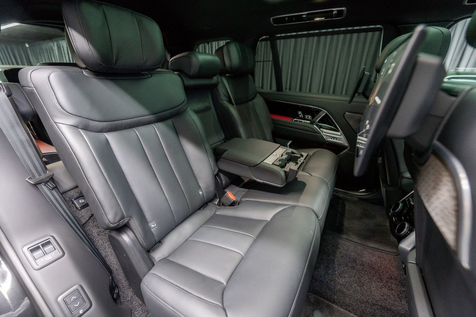 Fahrzeugabbildung Land Rover Range Rover P530 Autob. LWB Fond-TV 23''