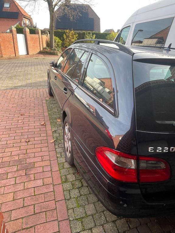 Mercedes-Benz E 220
