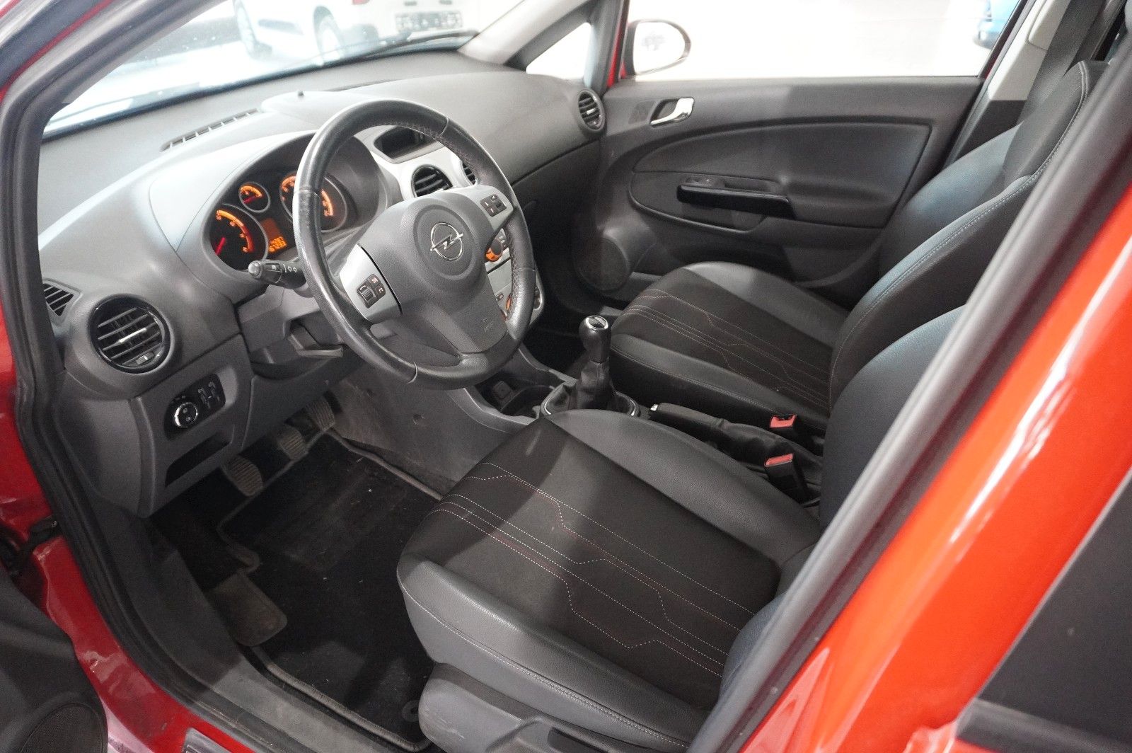 Fahrzeugabbildung Opel Corsa D 1.4 TÜR 150 JAHRE KLIMA/SHZ/TEMP./SPORT
