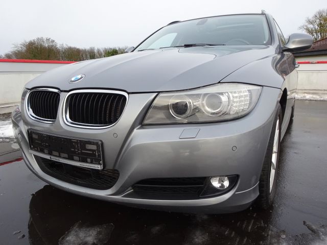 BMW 318   Touring 318d°Scheckheft°Navi°AHK°1.HAND°