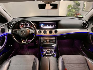 Mercedes E 200 - 11