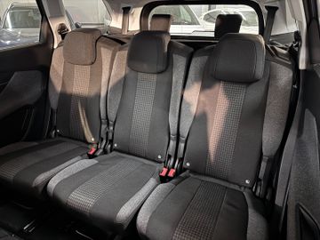 Peugeot 5008 - 8