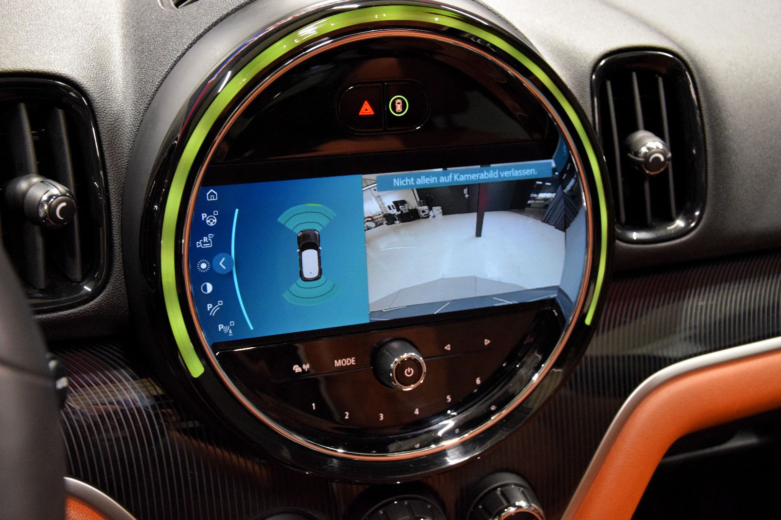 Fahrzeugabbildung MINI Cooper Countryman Yours Trim Pano Leder-braun