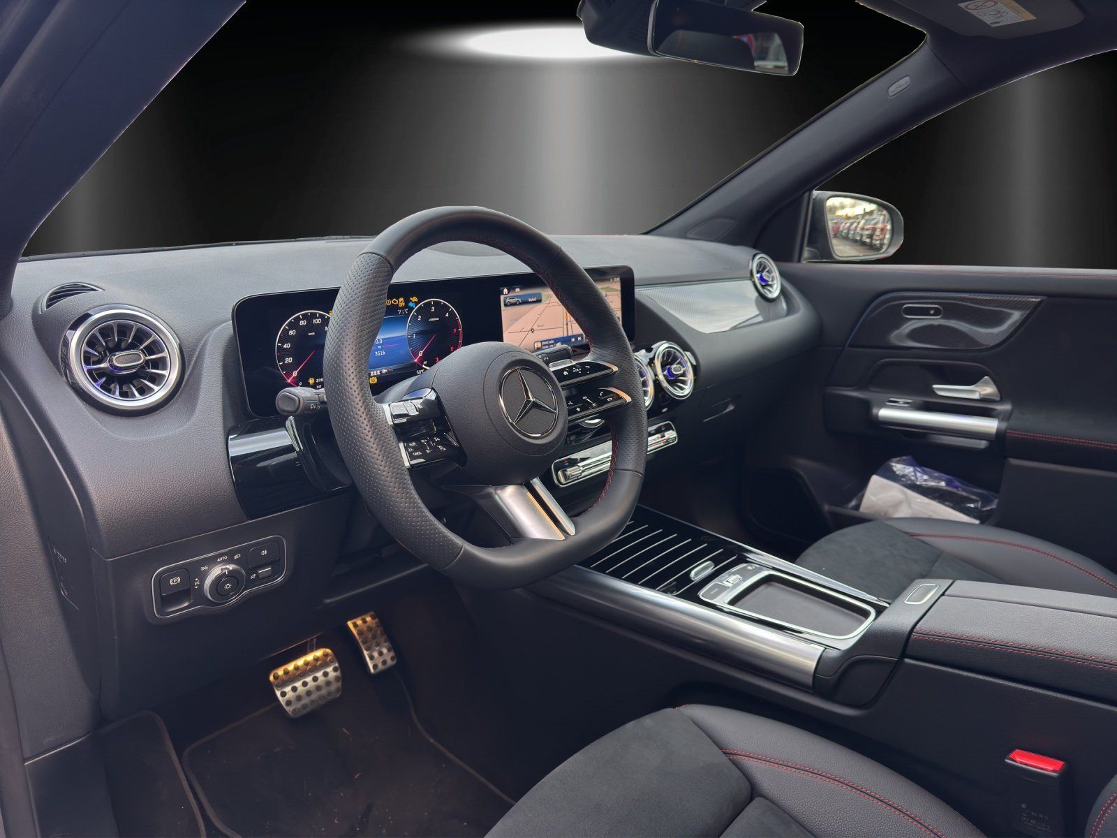 Fahrzeugabbildung Mercedes-Benz GLA 200 d MOPF AMG Premium DISTRO Pano LED KeyGo