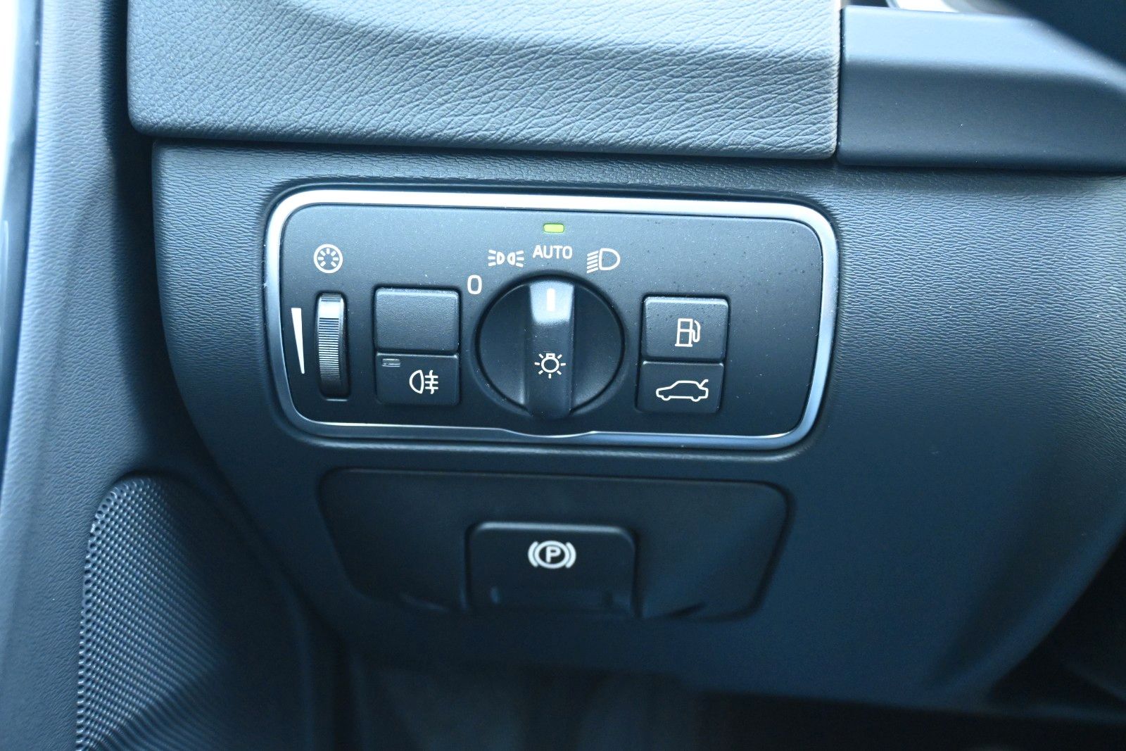 Fahrzeugabbildung Volvo V60 D4 Autom. Summum*NAVI*STDHZG*RFK*