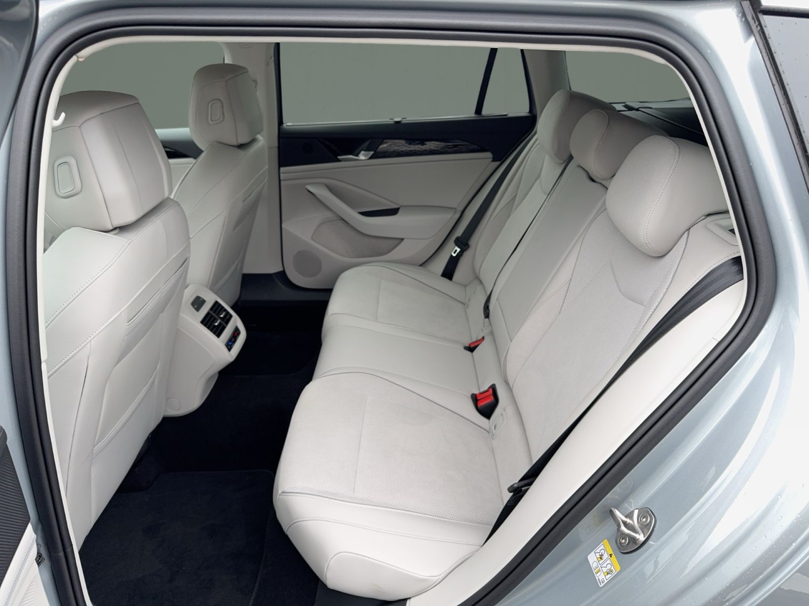 Volkswagen Passat Variant - Bild 12