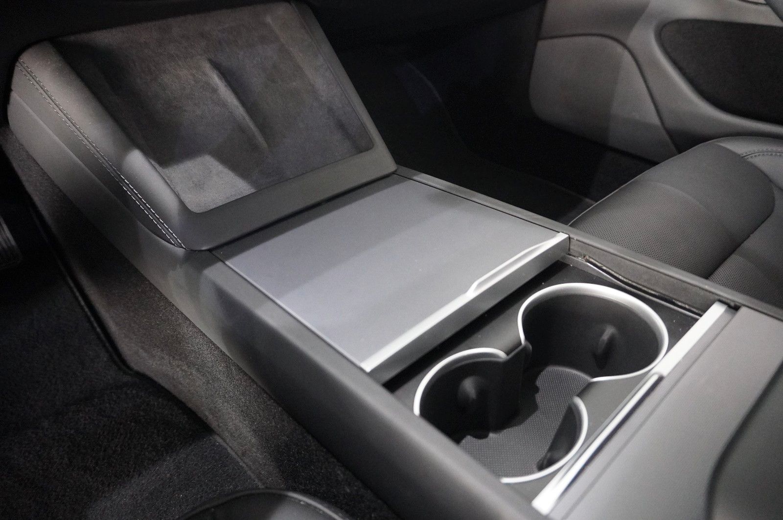 Fahrzeugabbildung Tesla Model 3 Standard Range RWD  NAVI/KAMERA/SH/PILOT