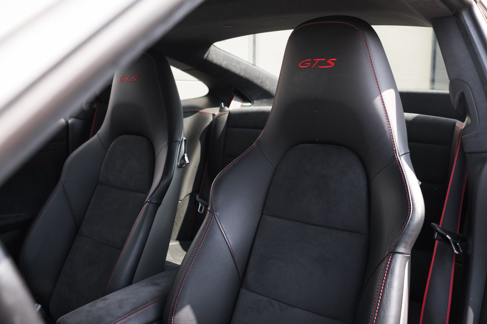 Fahrzeugabbildung Porsche 991/911.1 GTS Coupe-PDK-90L-Tank-GSD-BOSE-Kam.