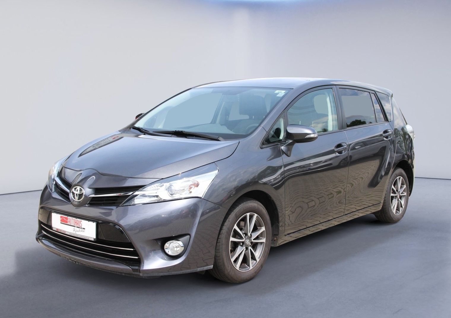 TOYOTA Verso
