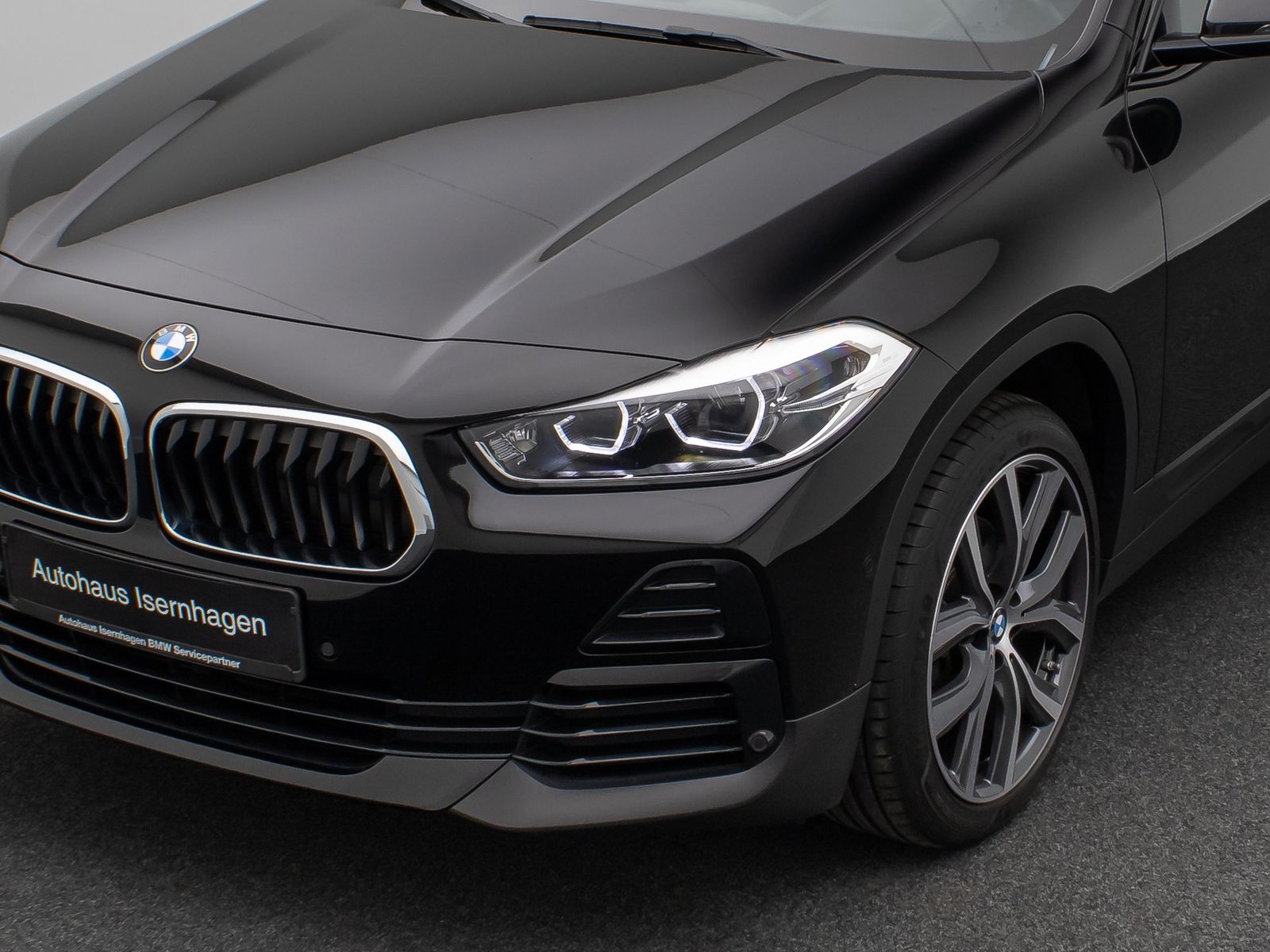 Fahrzeugabbildung BMW X2 sD18i Alarm HUD DAB Kamera HiFi Sportsitz 19"