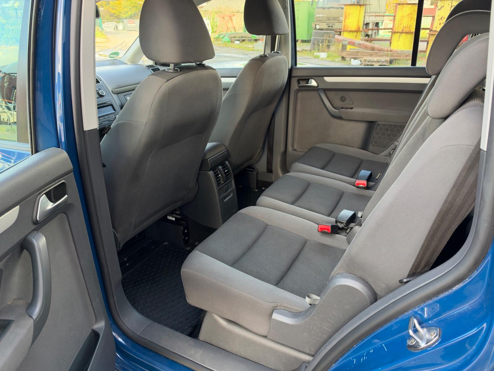 Volkswagen Touran 2012 — photo 10