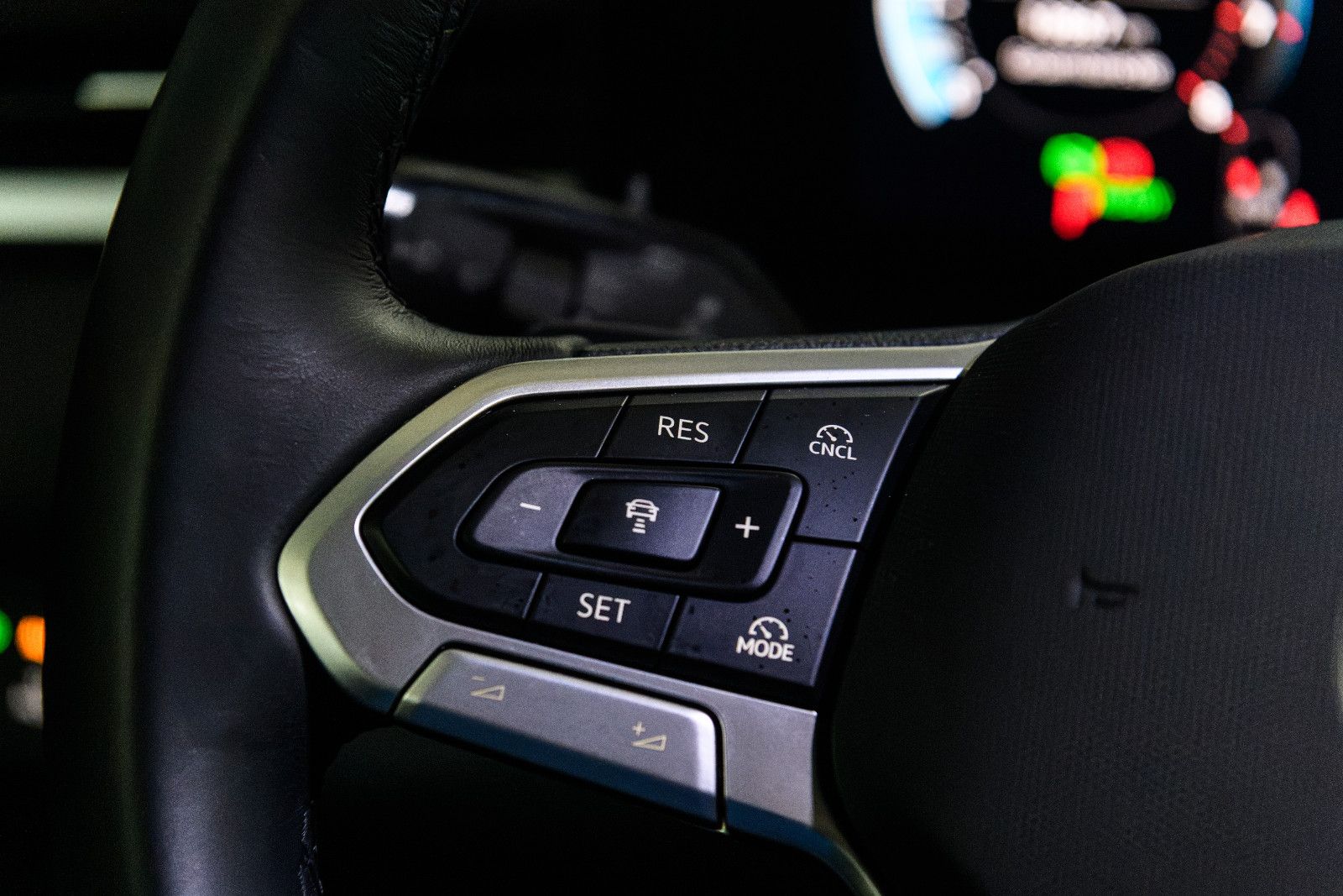 Fahrzeugabbildung Volkswagen T-Roc Life 1.5 eTSI DSG LED+NAVI+RFK+SHZ+ACC
