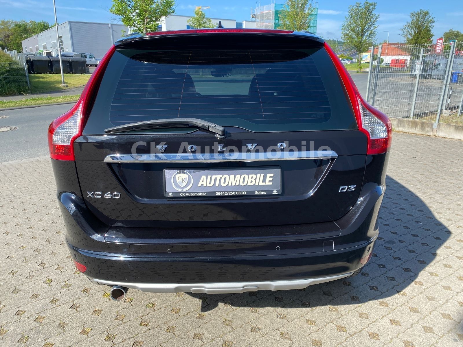 Fahrzeugabbildung Volvo XC60 D3 Summum 2WD/Navi/Leder/Bi-Xenon/PDC/AHK