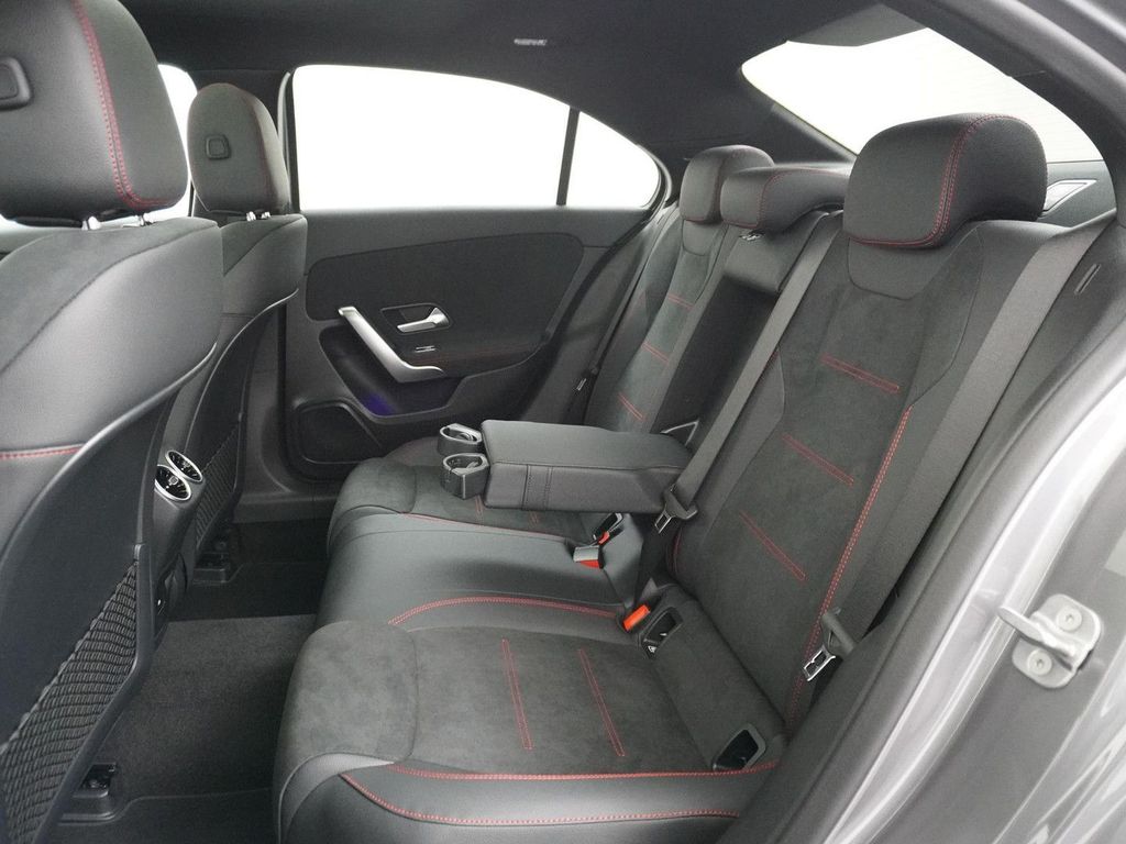 Mercedes-Benz A 180 Star Edition AMG Line | Panorama - Schiebe