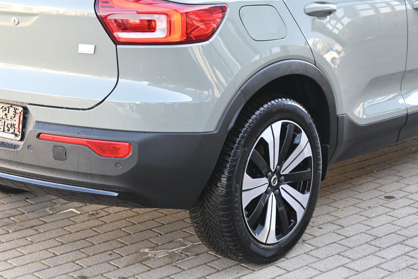 Fahrzeugabbildung Volvo XC40 T4 Recharge Plus Dark*LED*STHZ*CAM*AHK
