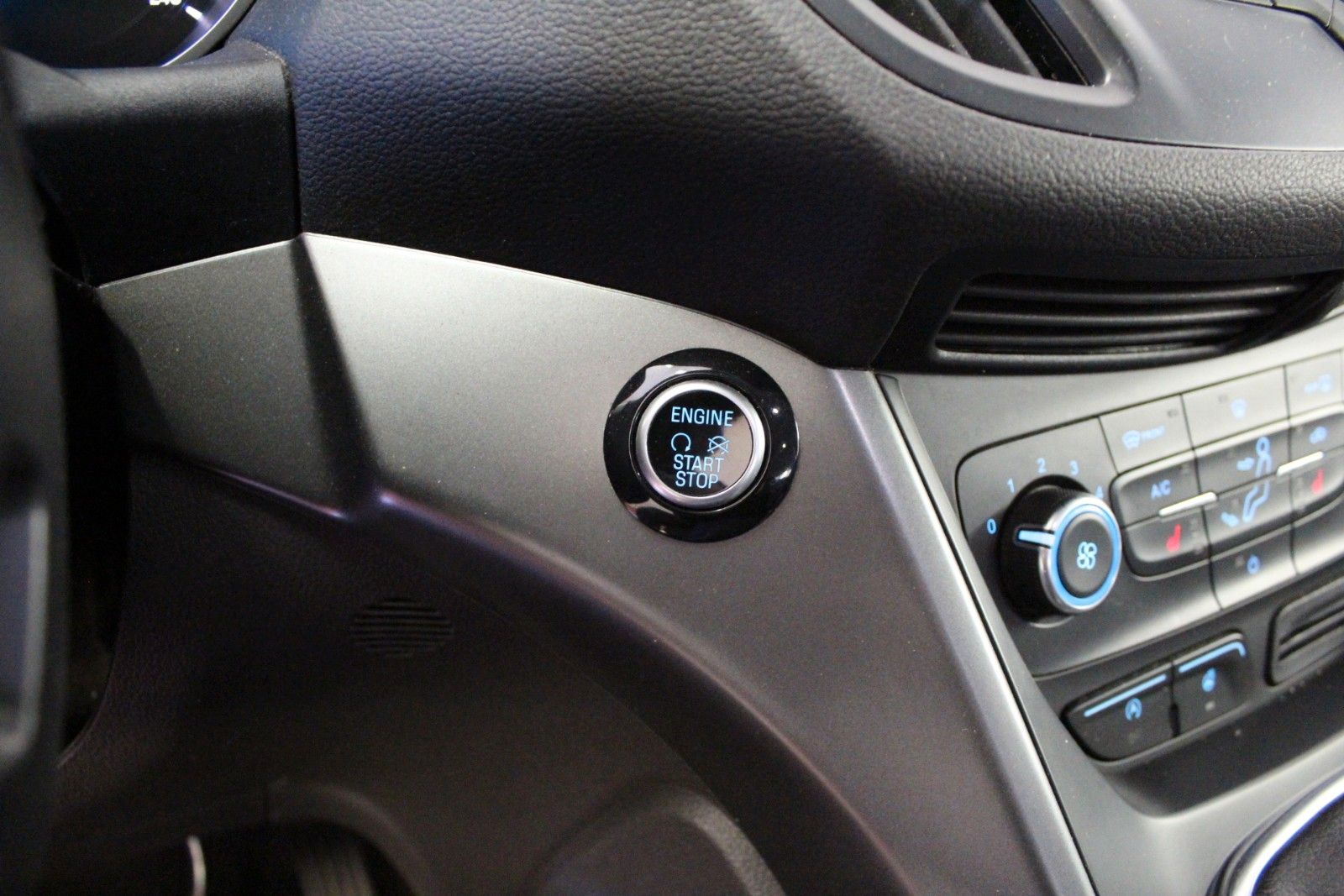 Fahrzeugabbildung Ford Kuga 1,5 Trend 4x2 Gewerbespecial