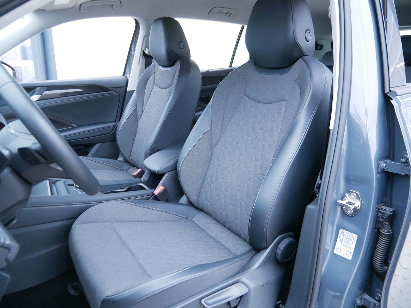 Fahrzeugabbildung Volkswagen Tayron 1.5 Life NEU55T 7-Sitzer Matrix AHK Kamer