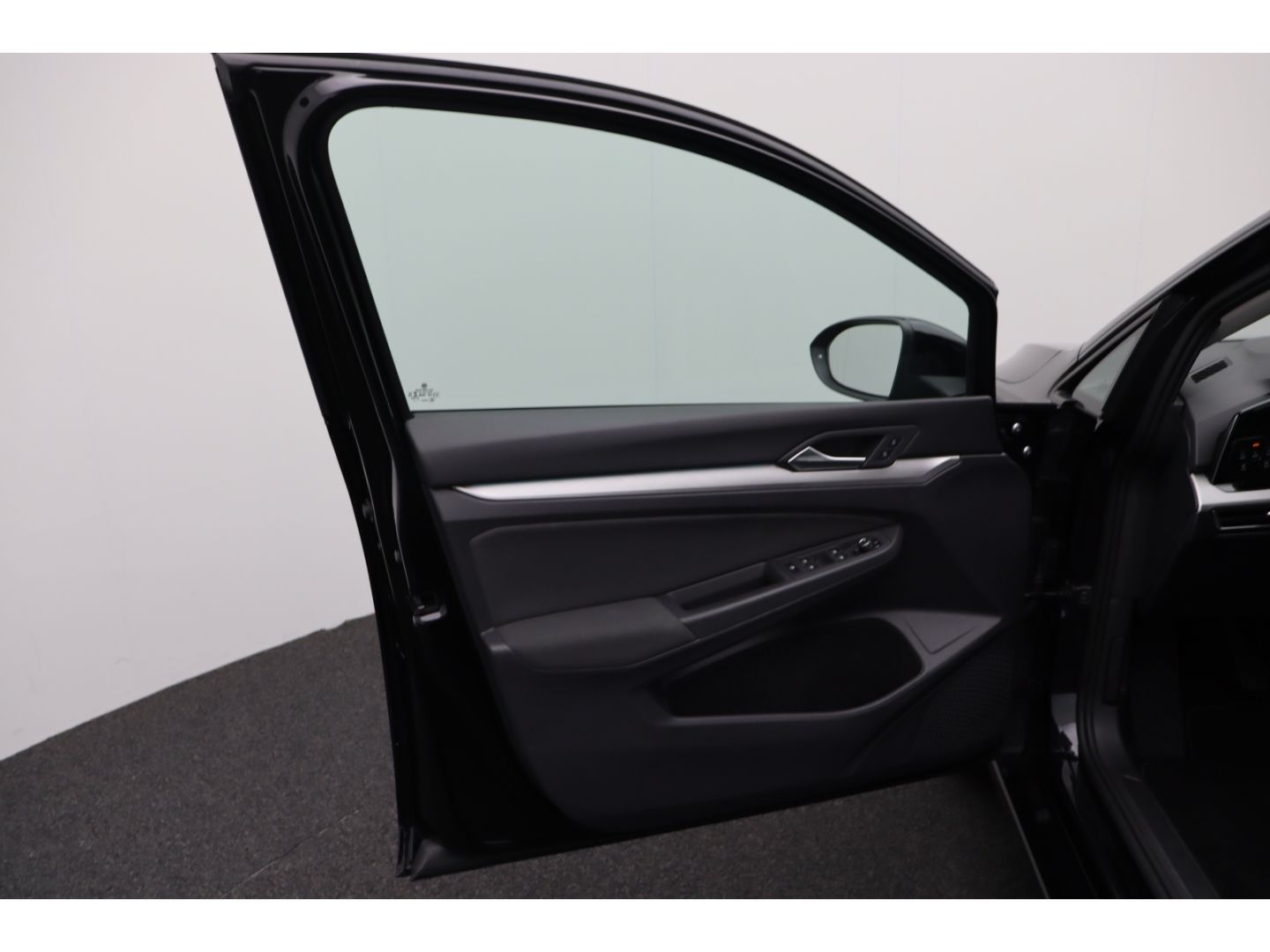 Fahrzeugabbildung Volkswagen Golf VIII Variant Life AHK SHZ ACC