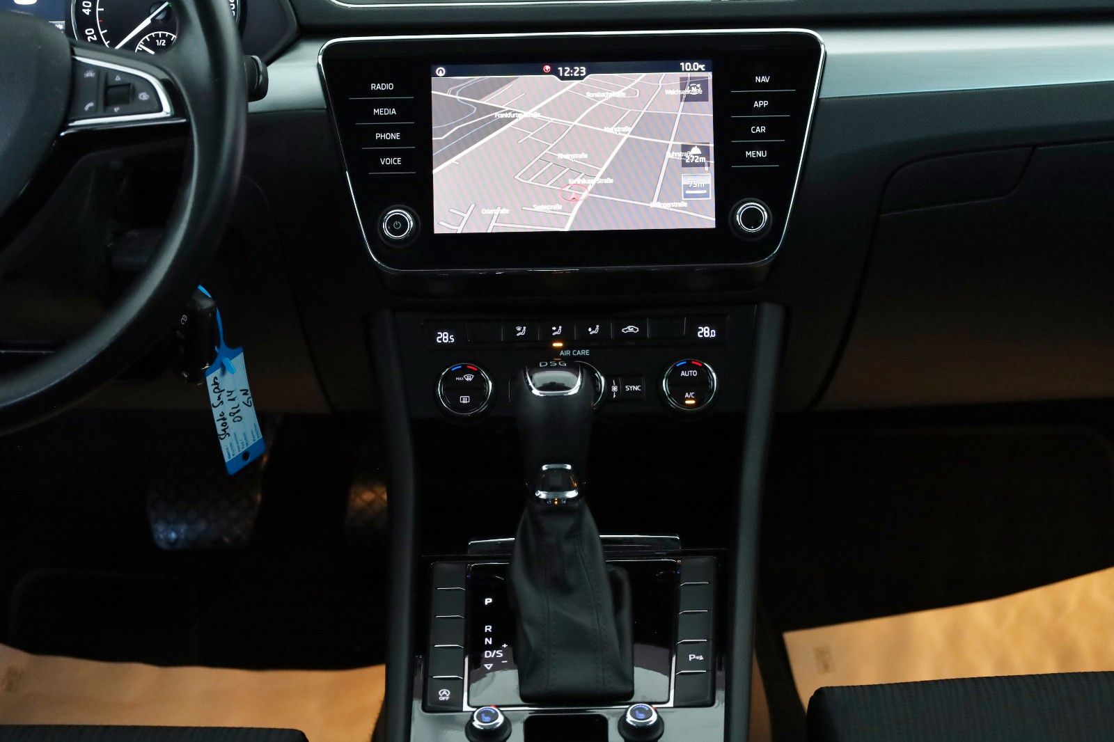 Fahrzeugabbildung SKODA Superb Combi Ambition Navi,Bi-Xenon,Kamera,SR+WR