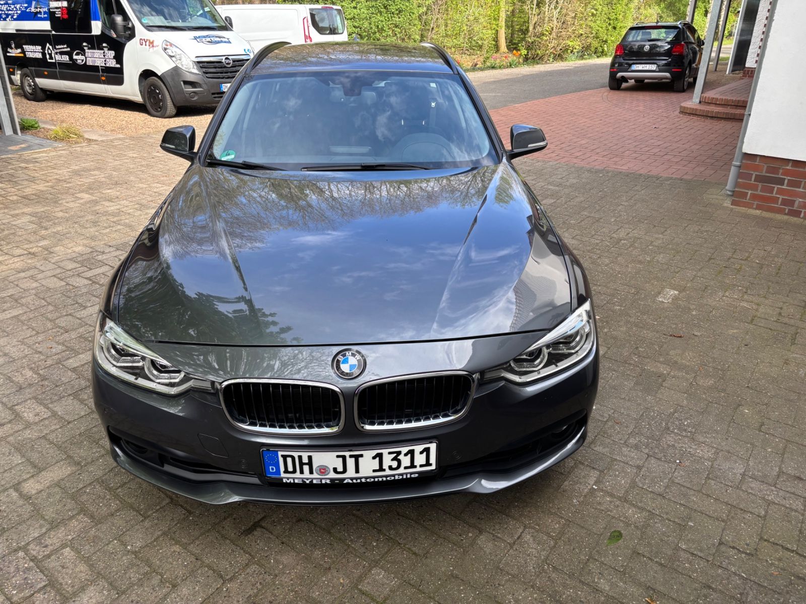 BMW 320i xDrive Touring Advantage Automatic Adva...