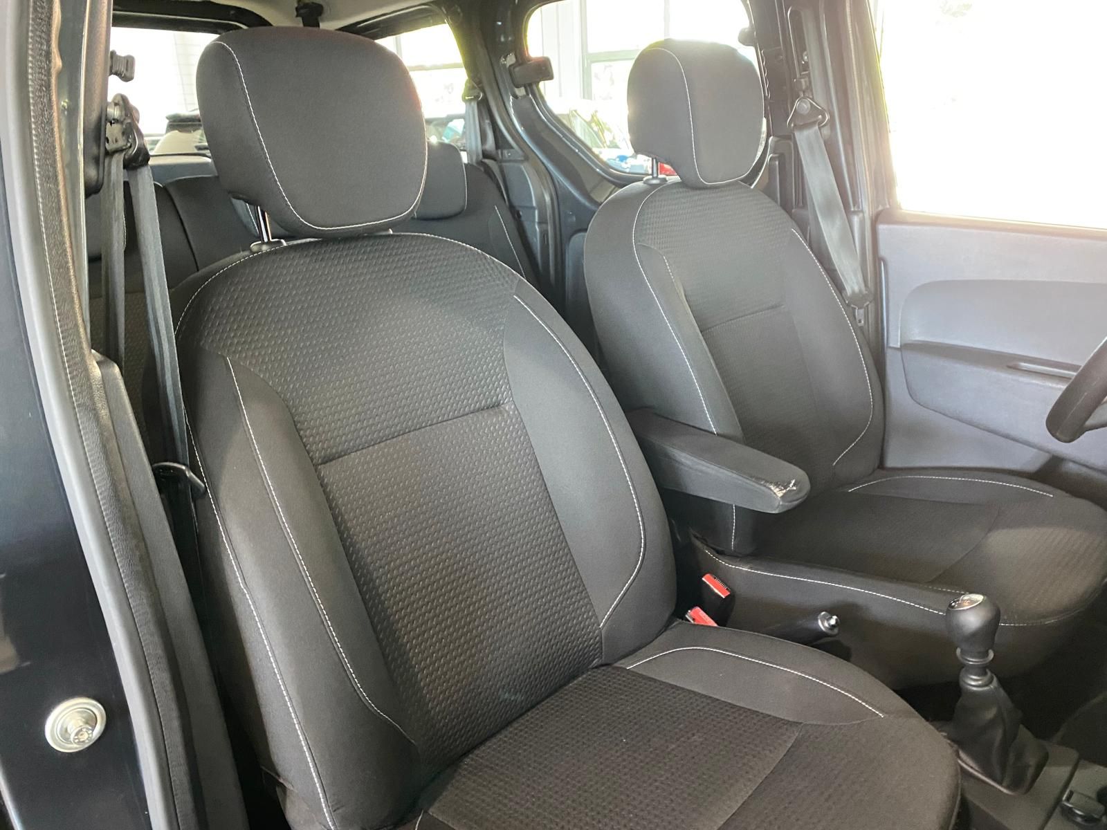 Fahrzeugabbildung Dacia Dokker 1.4 Comfort/Navi/5-Sitzer/